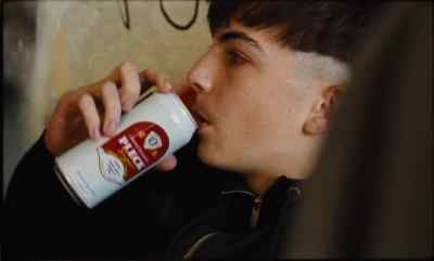 - Why can't I come?
- 'Cause I said no kids. - Bird