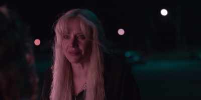 - Why can't I just bust into...
- I'm his wife. - Joe vs Carole