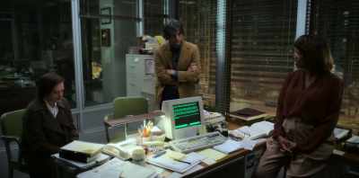 - Why did she hide the tape?
- Because she knew he was coming. - Shining Girls