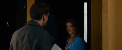 -Why didn’t you wait downstairs?
-I rang the bell. - Transit