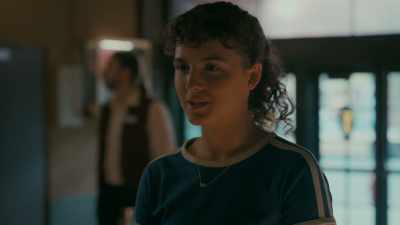- Why didn't you come sit with us?
- I got here late, - Paper Girls
