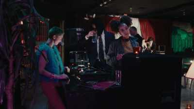 -Why didn't she come to us?
-Can't dance if you're using. - Door Mouse