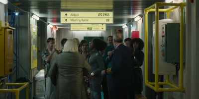- Why didn't I walk away? Iris!
- That's real violence. - Avenue 5