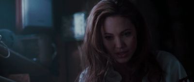 Why do I get the girl gun - Mr  &amp; Mrs  Smith