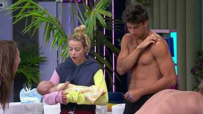 >> WHY DO I HAVE AN EVIL CHILD. - Love Island