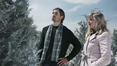 -Why do you say that?
-It's very woody. - Christmas in Pine Valley
