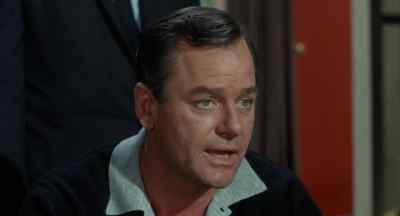 Why don't you girls learn to behave?
Come on, be your age. - Kid Galahad