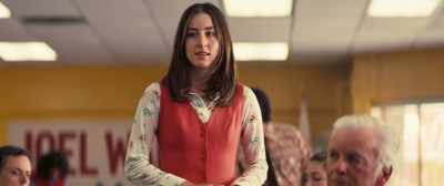 Why don't you put your hand on
her shoulder? And then, ma'am, - Licorice Pizza