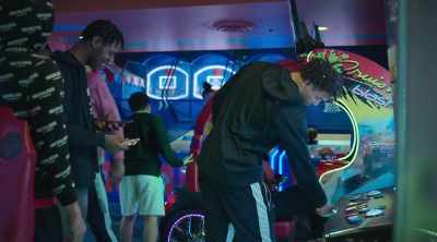 ♪ Why don't y'all just come on
Just sing? ♪ - Last Chance U: Basketball