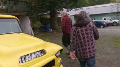 - Why get rid of this?
- This is nicer than that car. - Rust Valley Restorers