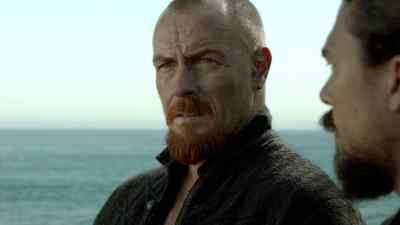 Why isn't he reducing sail? - Black Sails