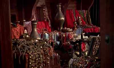 Why, it's the treasure
of the Cyclopes. - The 7th Voyage of Sinbad
