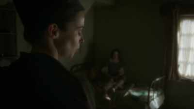 -Why is she chained?
-Infection. - The Nevers