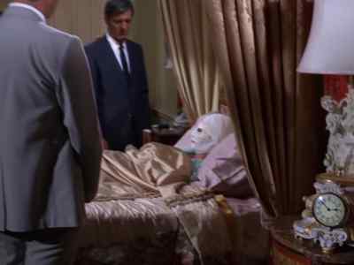 Why is she still unconscious?
It's over two hours now. - Mission: Impossible