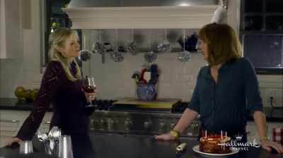 - Why, that is ridiculous.
- No, I think he's right. - Love at First Glance
