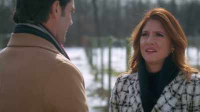 - Why is that?
- Well, she might freak out. - A Royal Christmas Holiday
