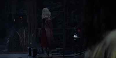 Why is there a tree in here? - Batwoman
