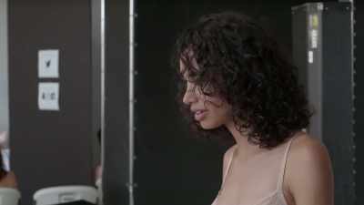 - Why?
- They are sexy. - Nude