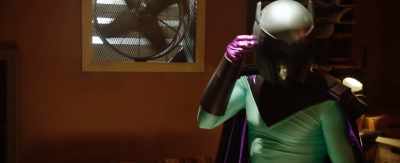 - Why? What happened?
- I had to improvise. - Supercon