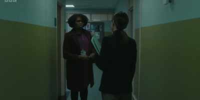 Why, what's wrong?
We need to get her up to obstetrics. - The Pact