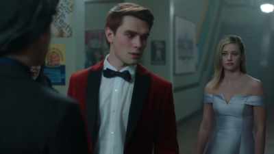 -Why would you guys do that?
-My mom put them up to it. - Riverdale