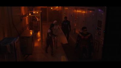 Why would
he bring her up there?
She could kill him. - Titans