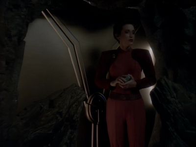 Why would shape-shifters need a door? - Star Trek: Deep Space Nine