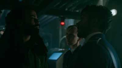 - Why would you wanna go back there?
- So they know I'm not a traitor. - Snowpiercer