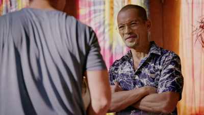 - Why? You a fan?
- It'’s August Crowe. - Almost Paradise