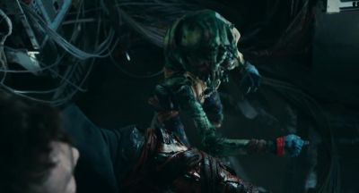 Why's he keep looking at me like that? - District 9