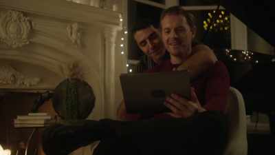 Wilde, how about we extend
our stays just for a few days? - The Holiday Exchange