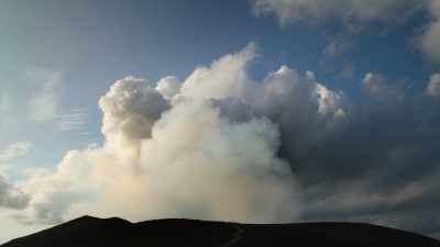 WILL: Face-to-face with Mount Yasur. - Welcome to Earth