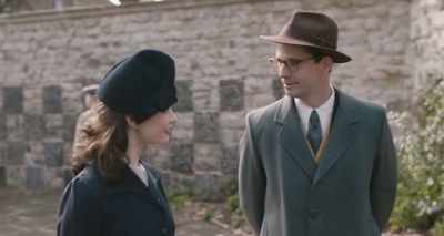 - Will that make it better?
- [JULIET CHUCKLES] - The Guernsey Literary and Potato Peel Pie Society