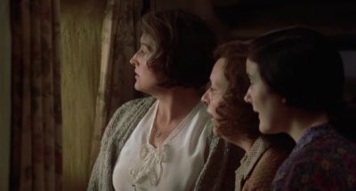 Will someone please tell me what they have to say to each other - Dancing at Lughnasa