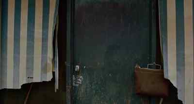 - Will you shut the door?
- The kids? - Walkabout