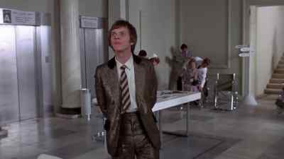 - Will you take a chair, please?
- Oh, thank you. - O Lucky Man!