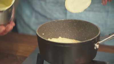 [Will] Wait a sec,
I'm getting confused here. - James May: Oh Cook!