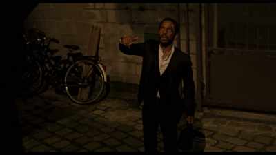 - Will you...?
- Come in. Quiet. Farid's not here. - The Eddy