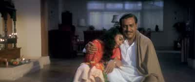 Will you give something if I ask you? - Dilwale Dulhania Le Jayenge