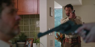 Willa, put the gun down. - Walker