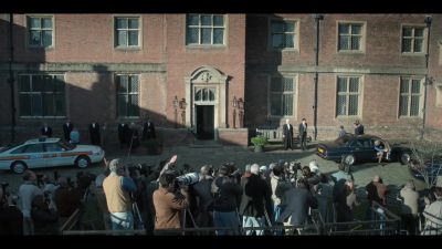 -William, just wave!
-Over here, William! - The Crown