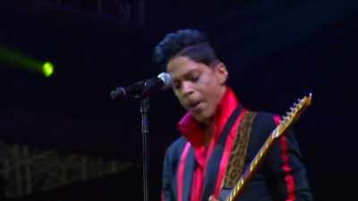 Willie: So I'm backstage, and I
see Prince's back towards me. - How It Really Happened