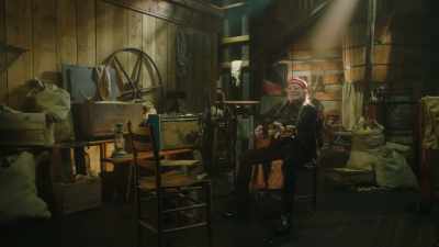 Willie? This must be
some sort of magic dust. - Dolly Parton's Mountain Magic Christmas