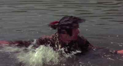 Willie! Tyrone! Shoot the damn thing. - Swamp Thing