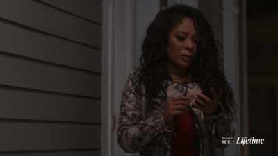 - [wind chimes clanging] - Single Black Female
