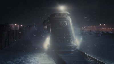 [wind howling] - Snowpiercer