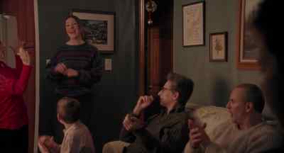 ♪ Wind me up, I'll
fall in love ♪ - Christmas Eve in Miller’s Point