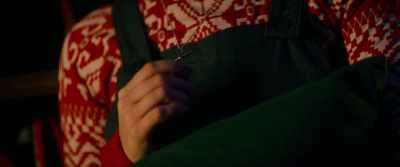 [wind whistling] - A Creature Was Stirring