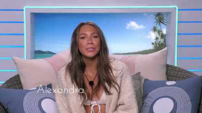 >> WINSTON ASKED ME TO EAT THE
MAIN COURSE WITH HIM. - Love Island