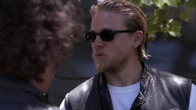 Wipe down the guns. - Sons of Anarchy